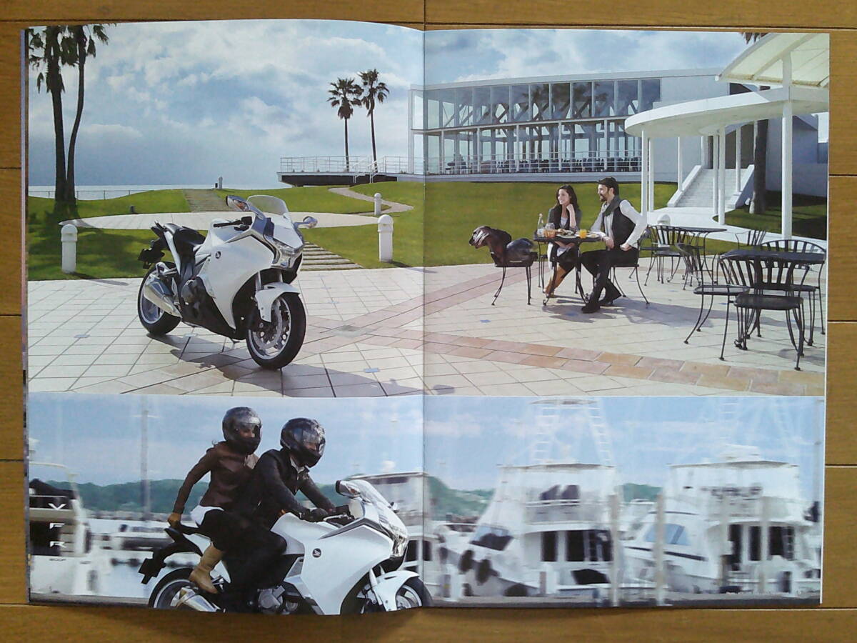 ★☆VFR1200Fシリーズ (SC63型) カタログ 2012年版 14ページ ホンダ V4グランドツアラー DCT付も☆★の画像4