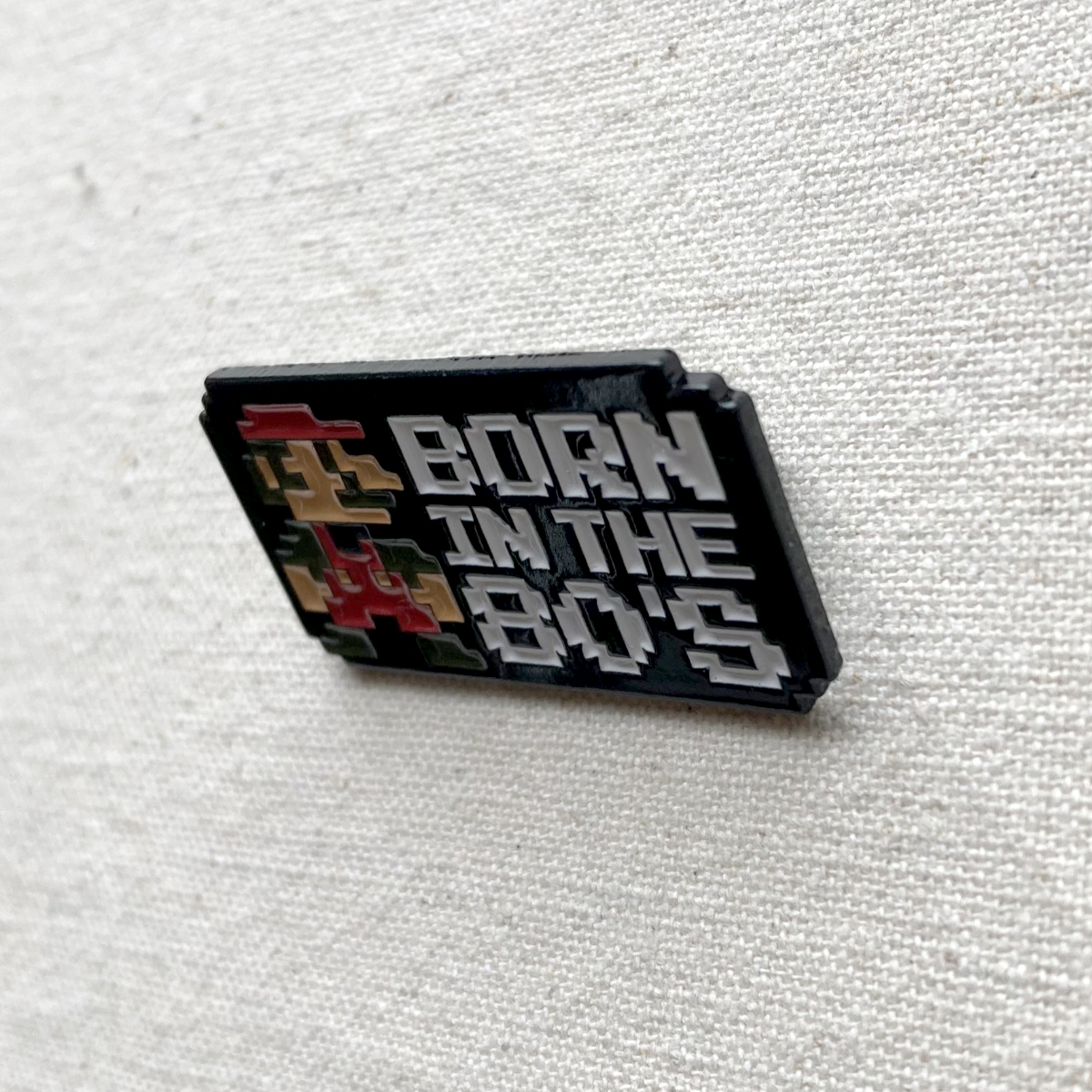 ドットのマリオ BORN IN THE 80'S スーパーマリオ◆ピンバッジ ピンズ バッチ ブローチ◆ゲーム レトロ ファミコン 80年代の画像3