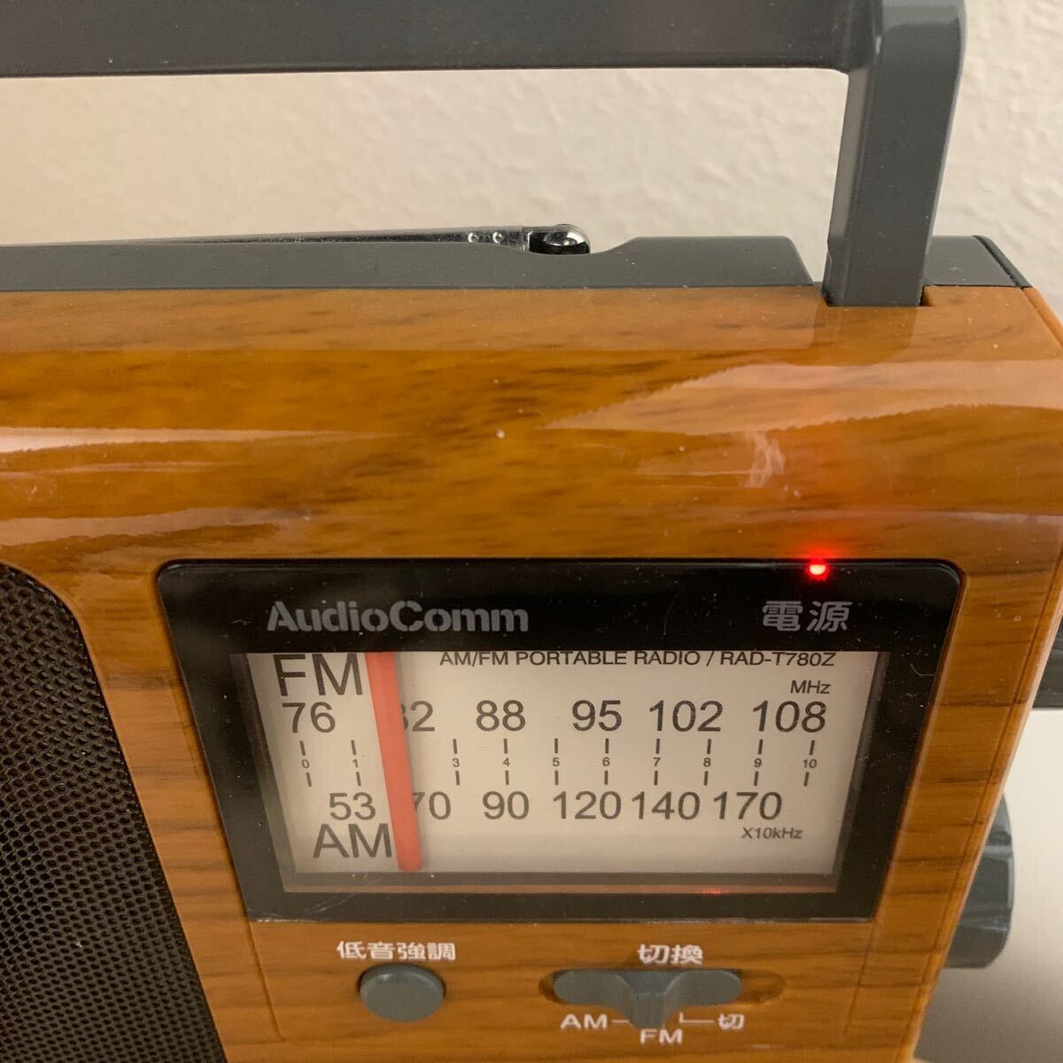 [AudioComm]AM/FM wood grain portable radio RAD-780Z-WK operation goods corporation ohm electro- machine 2019 year made radio disaster prevention goods [ all country uniform carriage 520 jpy ]