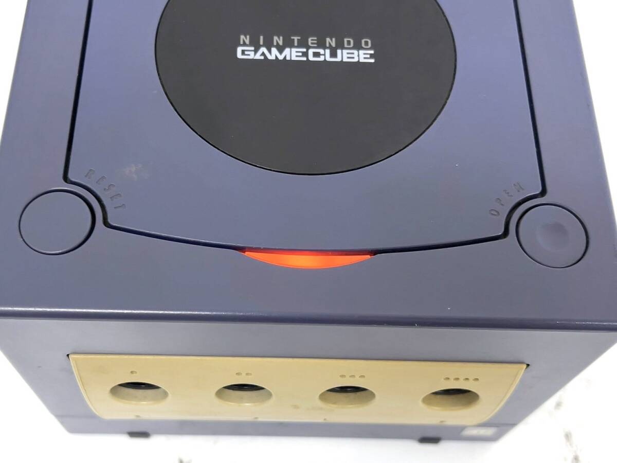 P423-W7-1457 ◆ Nintendo ニンテンドー GAME CUBE ゲームキューブ 本体 DOL-001 コントローラー4点 コード類付き 通電確認済み③の画像7