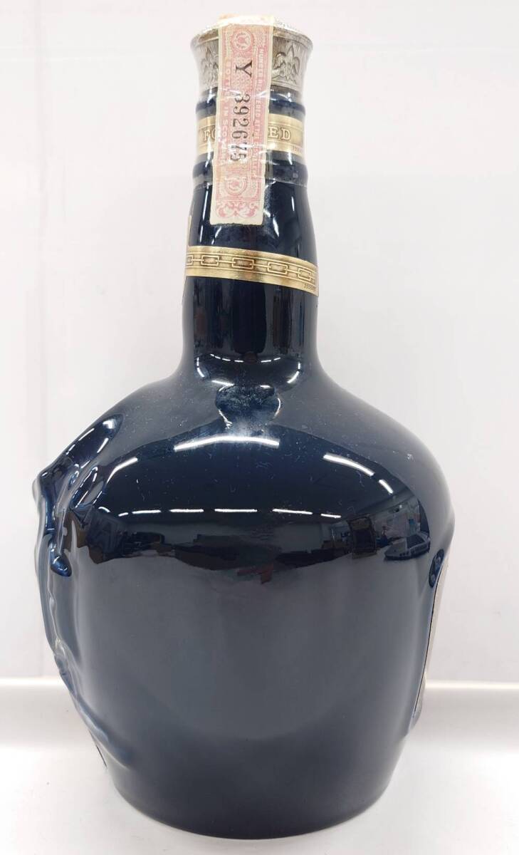 R360-W11-555 ROYAL SALUTE Royal Salute whisky 21 year 700ml 40% blue ceramics bottle box * pouch attaching not yet . plug ④