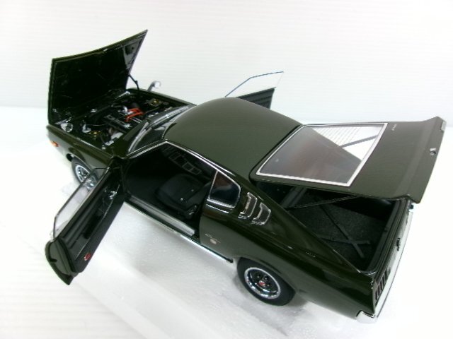 オートアート 1/18 トヨタ セリカ リフトバック 2000GT (RA25) 1973 モスグリーン (5125-582)の画像6