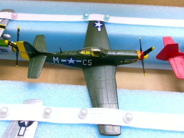  Platz 1/144 P-51D Mustang 7 machine set (4122-380)