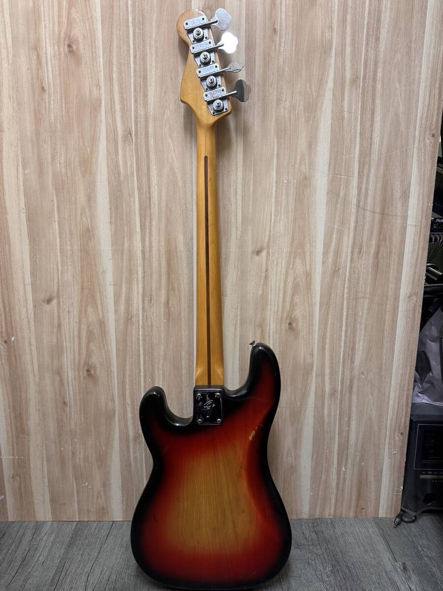 D334-T9-1614 FENDER フェンダー ベース S875626 PRECISION BASS プレシジョンベース 弦楽器 ハードケース付き 音出し確認済 ⑥の画像9