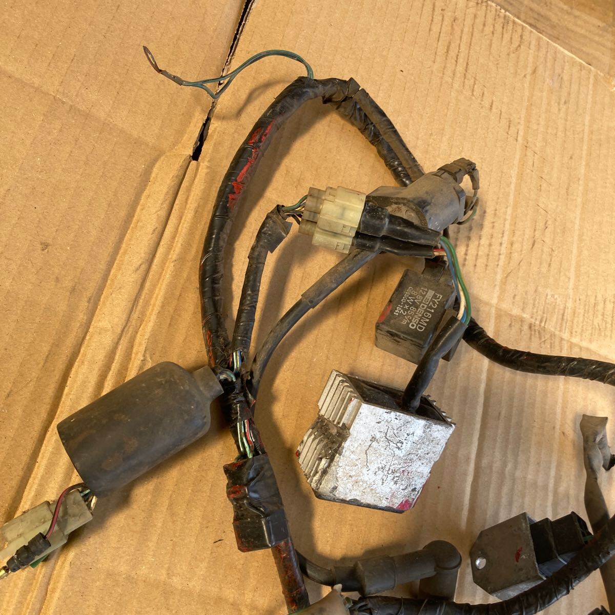 エイプ 50 メインハーネス CDI イグニッションコイル レギュレーター 電装一式 ジャンク品 キャブ車 AC16-13番台からの取り外しの画像8