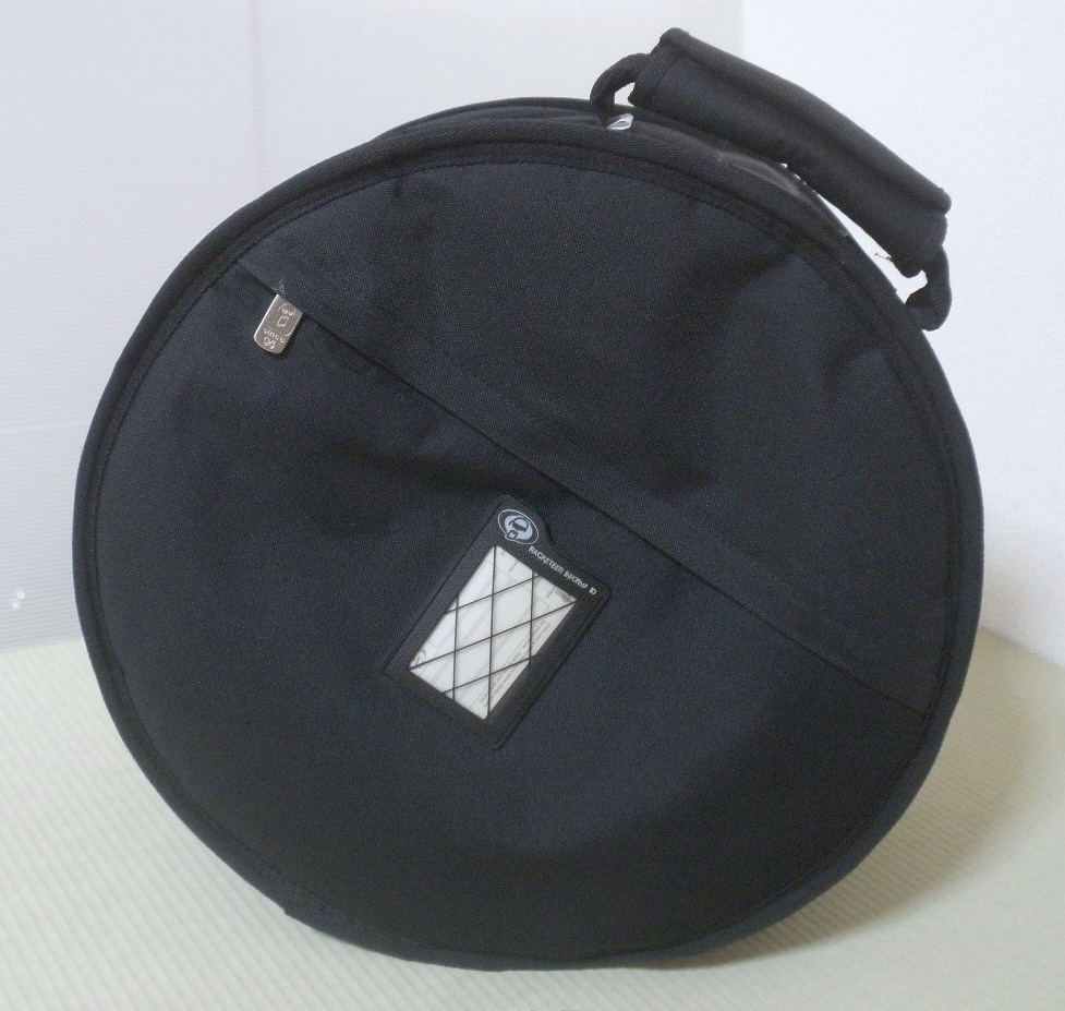 美品です。PROTECTIONRACKET（プロテクションラケット）13” スネアドラム用ソフトケース。小口径サイズの13インチ×6.5インチ