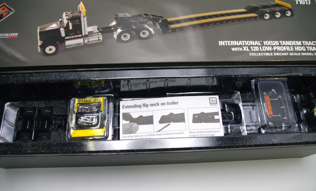 DM ダイキャストマスター インターナショナル HX520 TANDEM TRACTOR with XL120 lowprofile トレーラー ミニカー レプリカ 71017 美品 中古の画像2