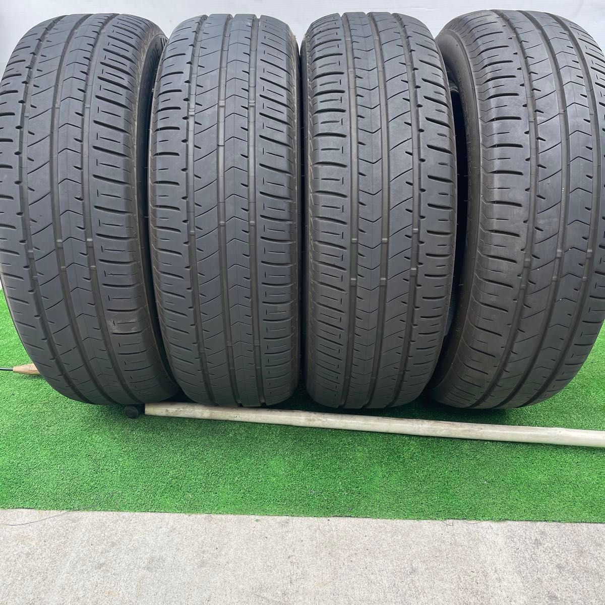 ブリジストン　215/60R17 4本セット