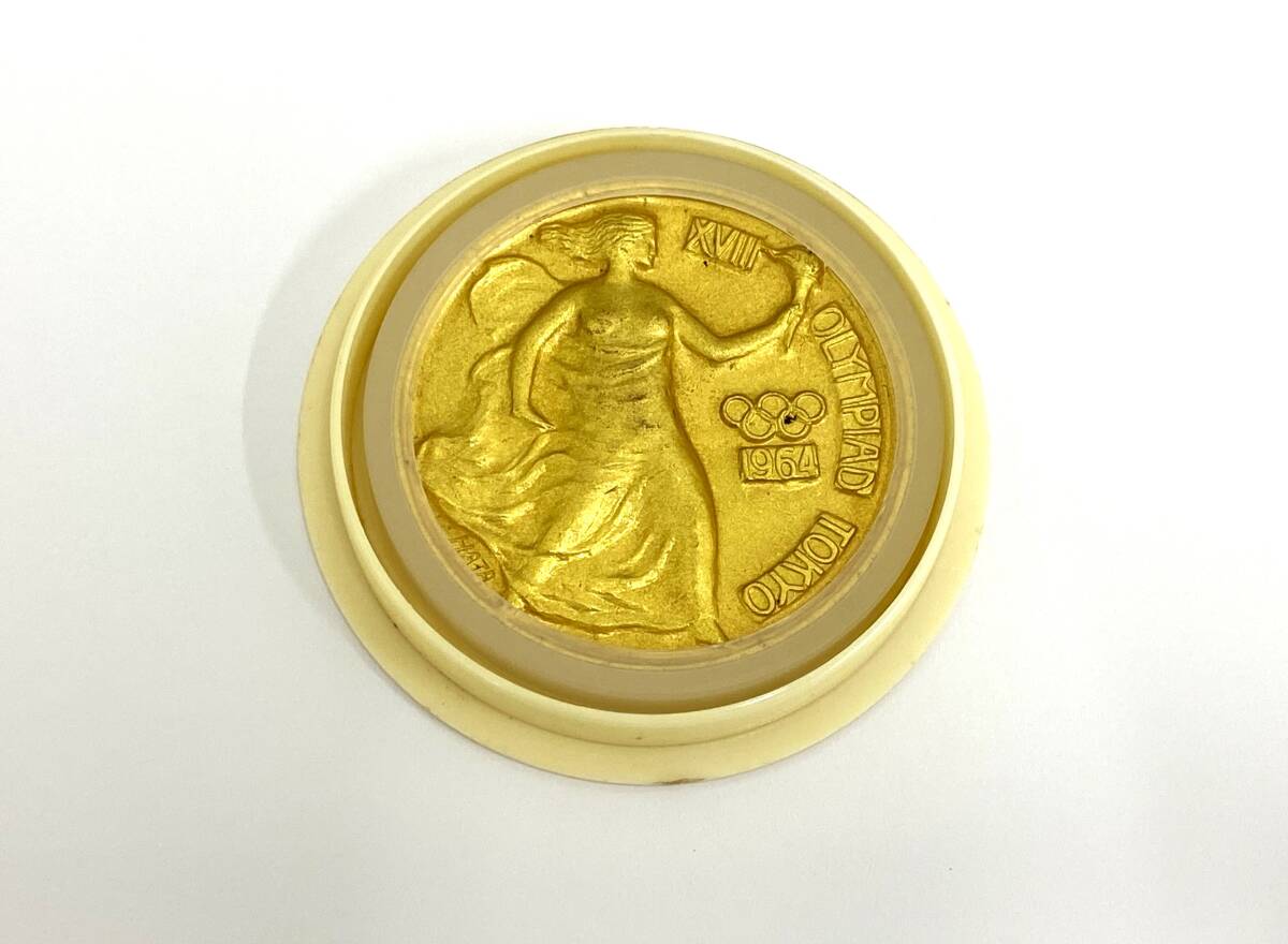【4279】オリンピック 記念コイン ゴールドカラー 東京オリンピック 1964年 TOKYO 第18回 メダル コイン 記念メダル 金 ケース付の画像2