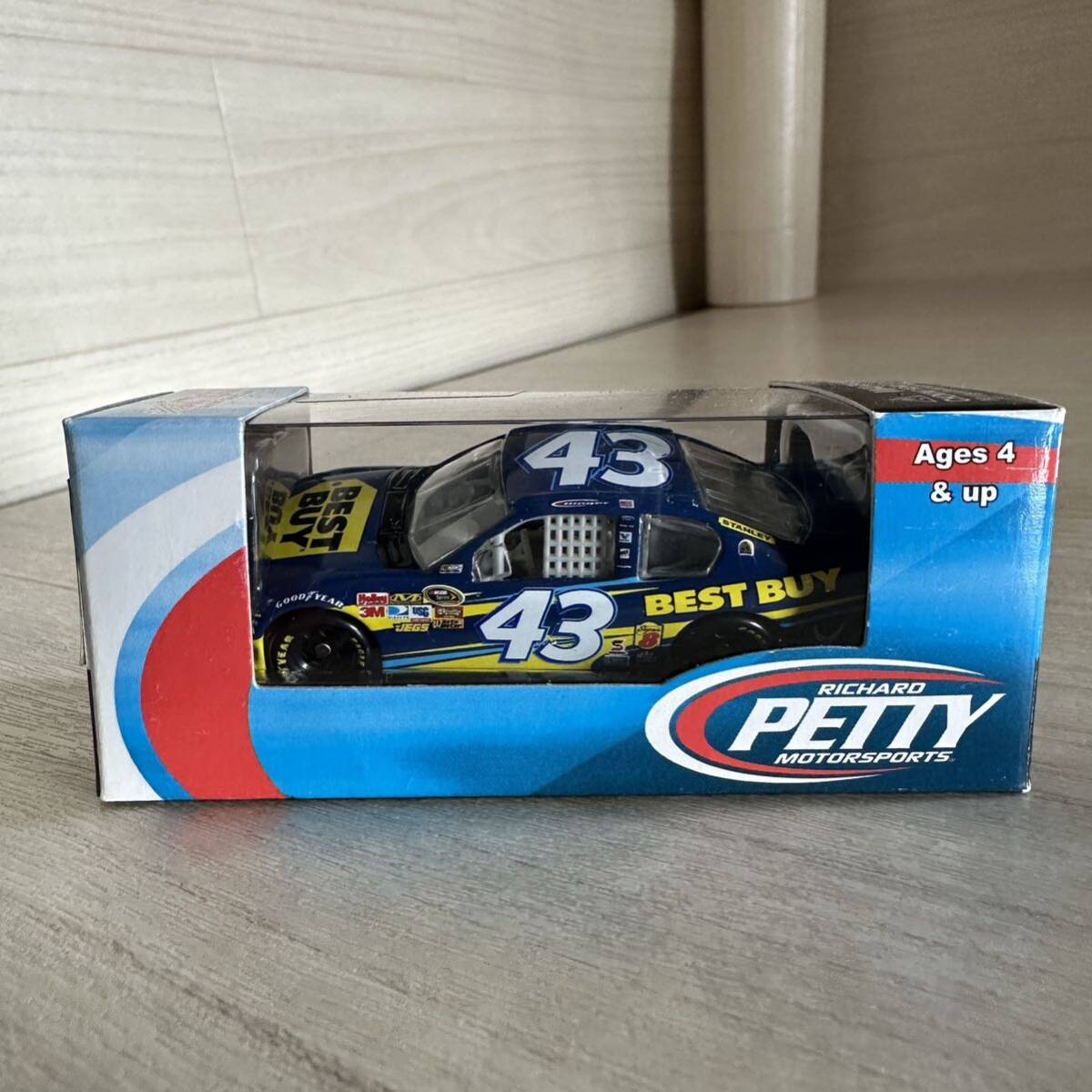 【A0315-9】未開封品『Action 1/64 ナスカー AJ Allmendinger #43 Best Buy 2011 Fusion C431866BBAJ』ミニカー レーシングカー の画像1