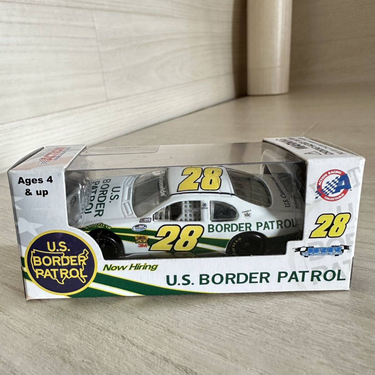 【A0325-7】未開封品『Action 1/64 ナスカー Kenny Wallace #28 U.S.Border Patrol 2008』ミニカー レーシングカー の画像1