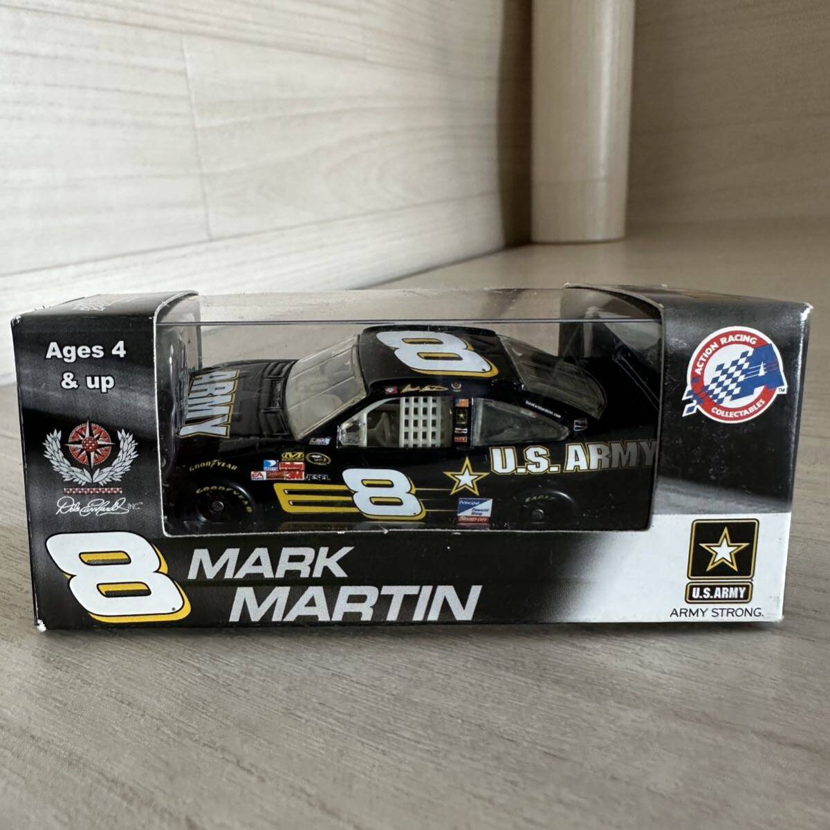 【A0325-12】未開封品『Action 1/64 ナスカー U.S.ARMY #8 モデルカー MARK MARTIN』ミニカー レーシングカーの画像1