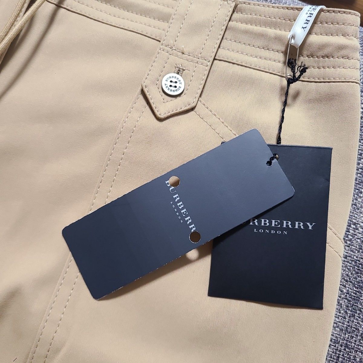 新品未使用 タグ付き BURBERRY バーバリー ショートパンツ 新品未使用 タグ付き BURBERRY バーバリー ショートパンツ
