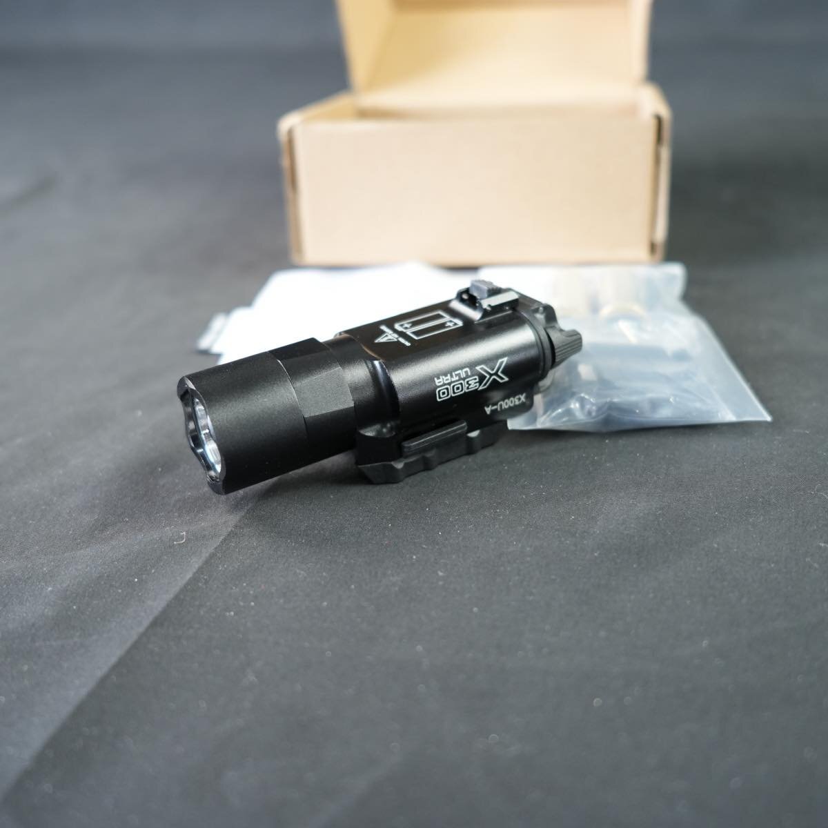 SUREFIRE シュアファイア X300 ULTRA フラッシュライト #S-8033の画像1