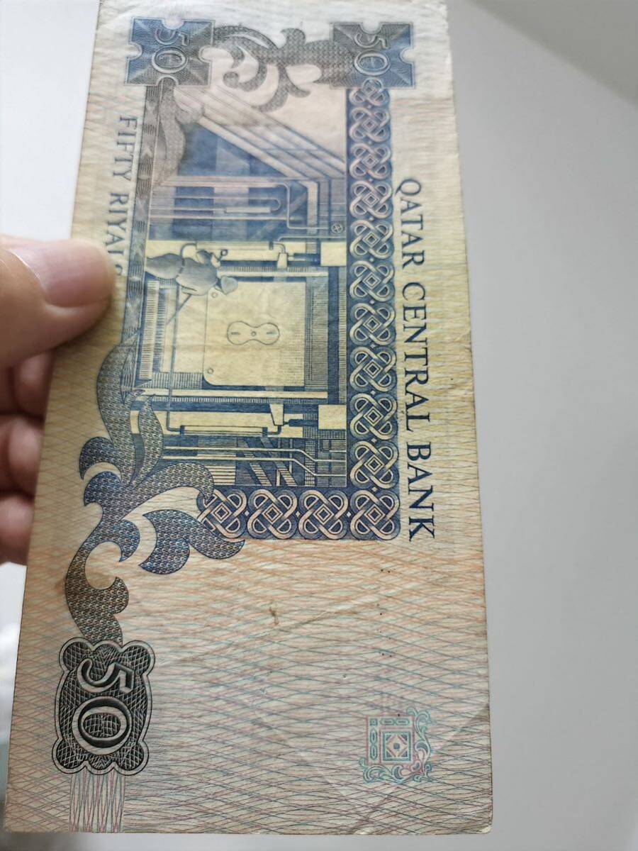 A2310.カタール1枚 紙幣 旧紙幣 の画像6
