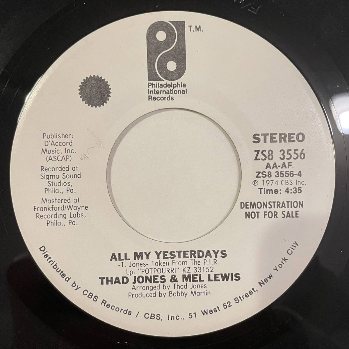 【7inch】Thad Jones & Mel Lewis 「Don't You Worry 'Bout A Thing」Philadelphia International Records ZS8 3556_画像2