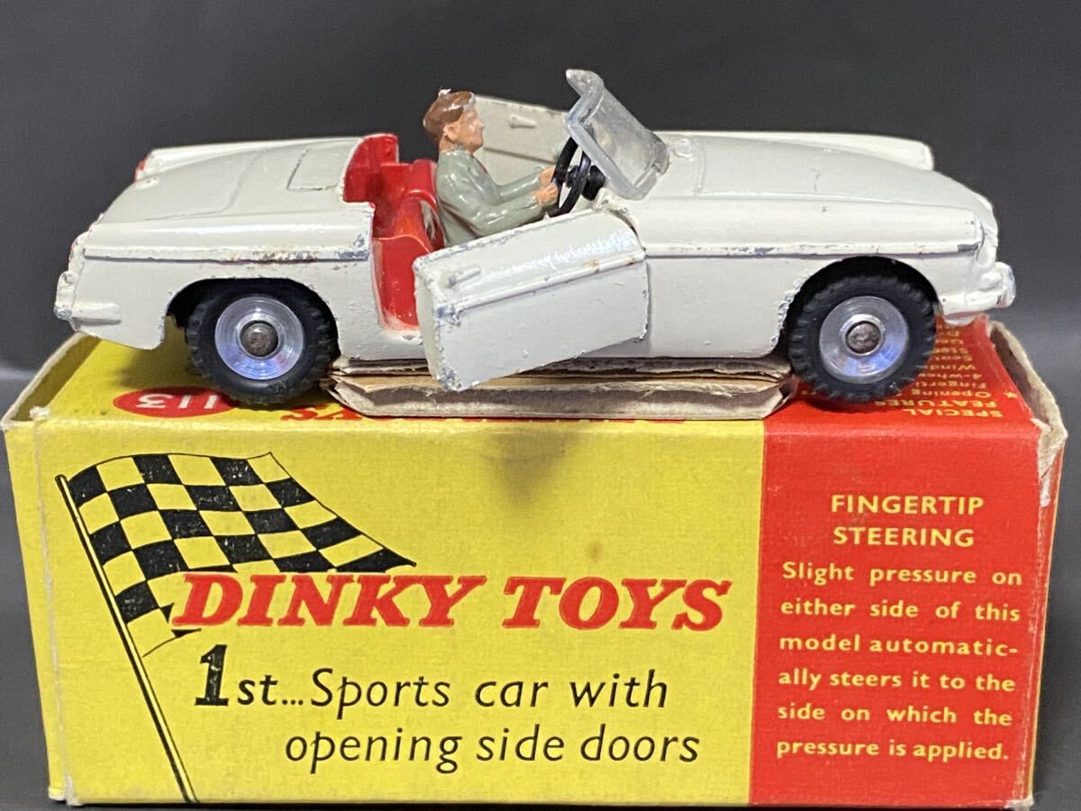 英 Dinky Toys #113　M.G.B. Sports Car　　ディンキー　MGB Roadster　ロードスター　絶版　ビンテージ vintage Meccano England GB UK_スポーツカーで最初のドア開閉モデル