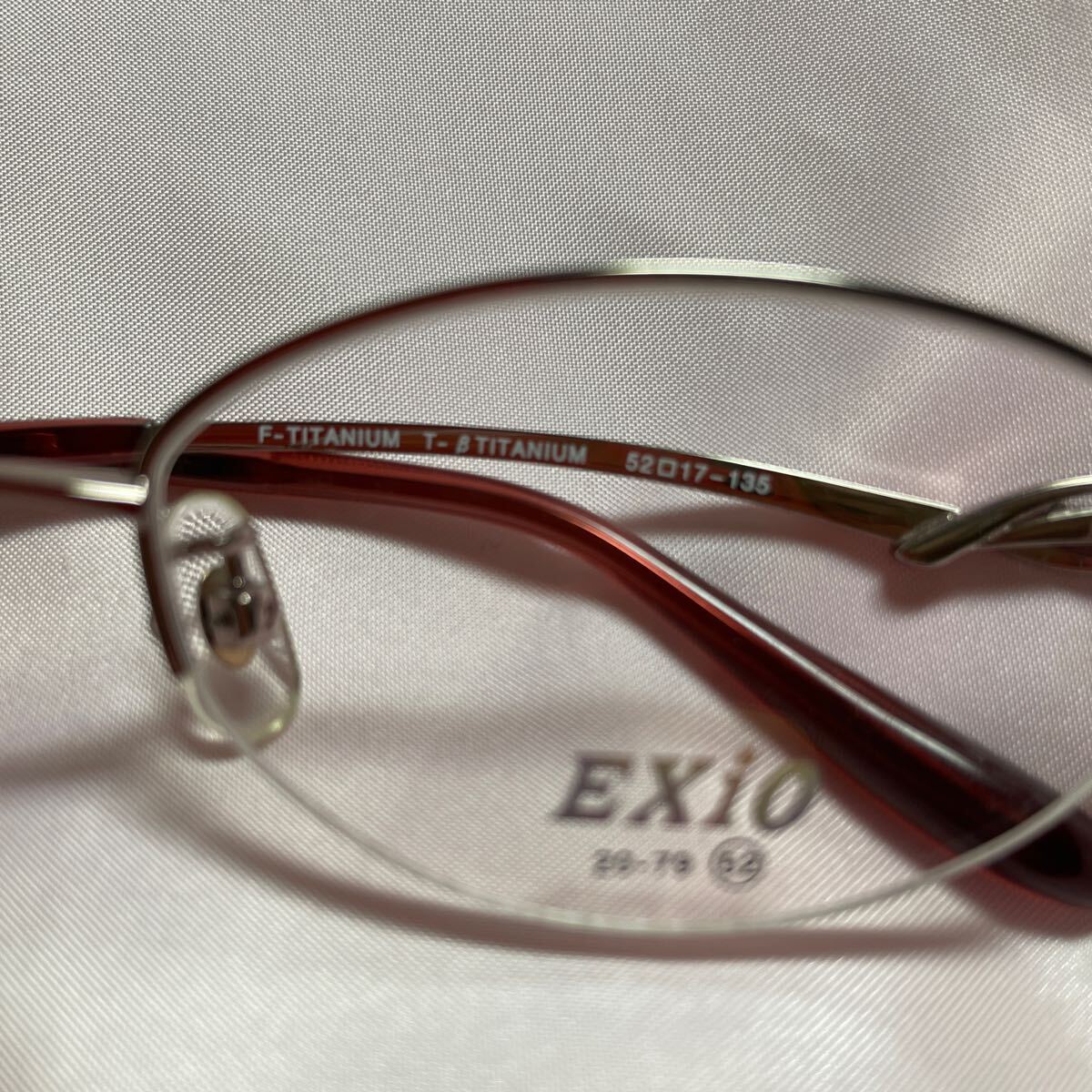 EXiO 20-79 メガネフレーム 展示品 薄いピンク色 レンズサイズ52mm 鼻幅17mm テンプル長135mmナイロール TITANIUM 日本製_画像10