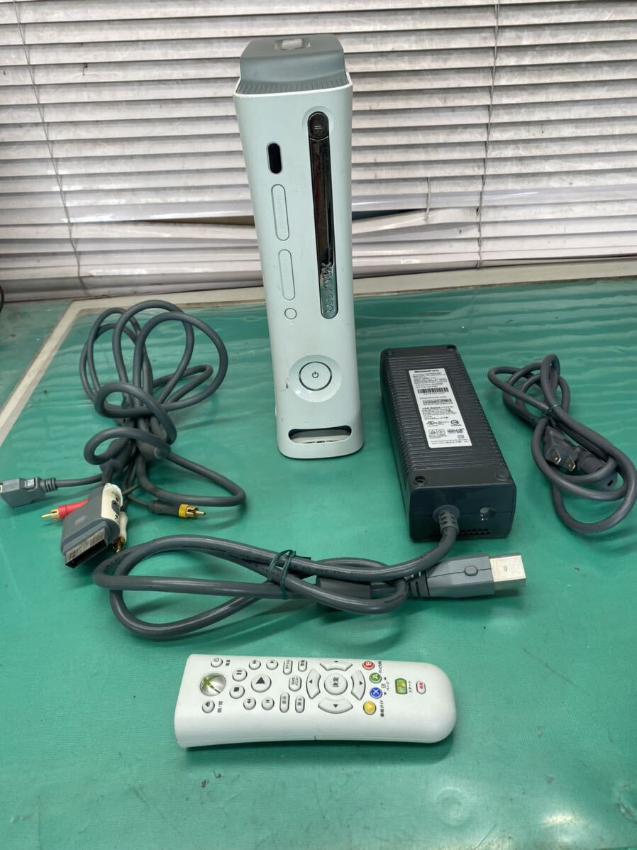 (2165) Microsoft　Xbox360 E CONSOLE 本体セット　動作確認済み_画像6