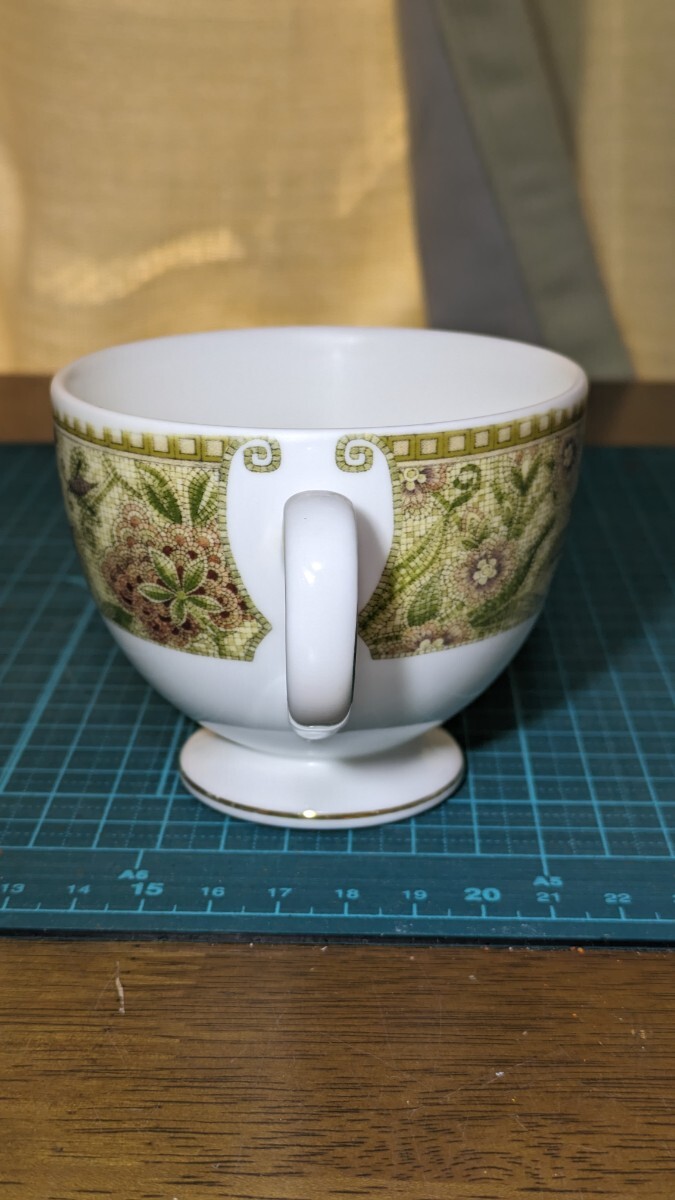 WEDGWOOD ウェッジウッド コーヒーカップ 洋食器 カップのみ　中古品　花柄　虫柄_画像4