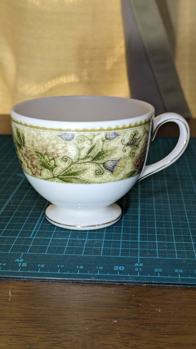 WEDGWOOD ウェッジウッド コーヒーカップ 洋食器 カップのみ　中古品　花柄　虫柄_画像1