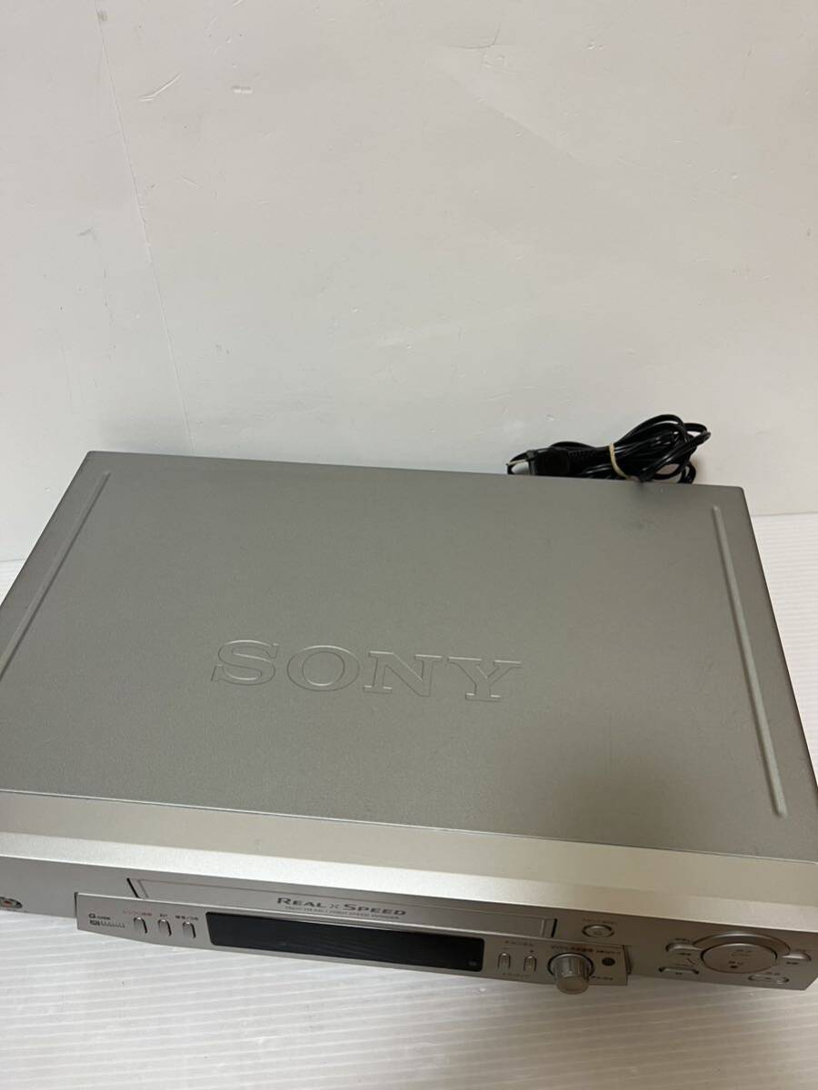 SONY ビデオカセットレコーダー ビデオデッキ 2001年製 SLV-R355 VHSビデオデッキ 通電確認のみのジャンク品 ジャンク_画像2
