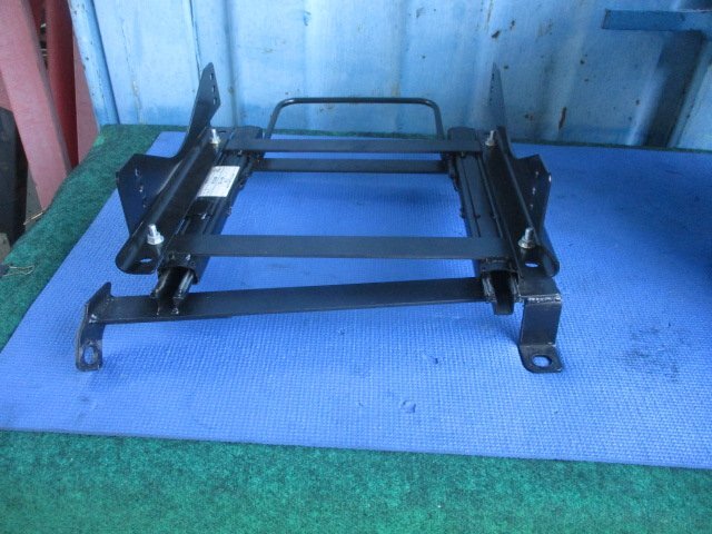 [050803] Nissan * March *HK11* driver`s seat * right side * low position seat rail 