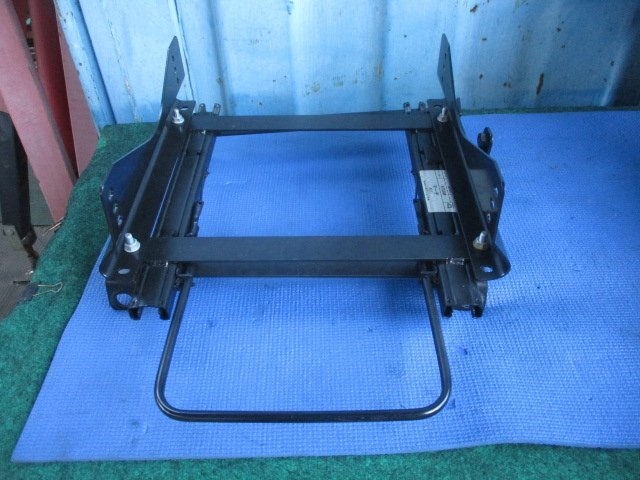 [050803] Nissan * March *HK11* driver`s seat * right side * low position seat rail 