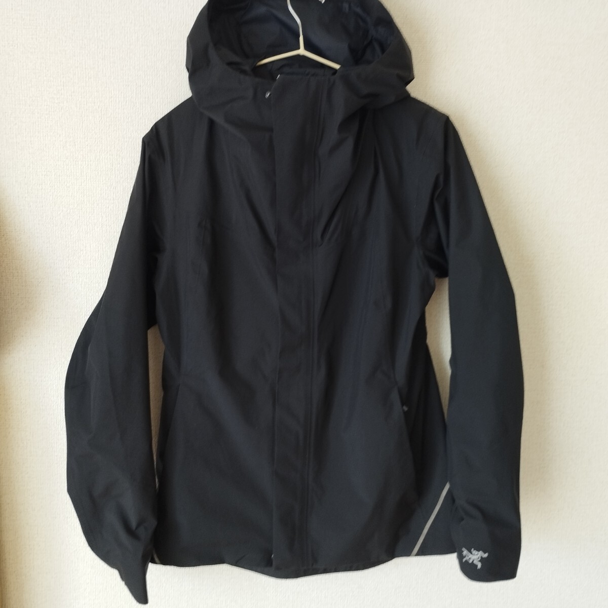 送230★アークテリクス　ソラノフーディー　レディース　ゴアテックス　1474　パーカー ARC'TERYX SOLANO HOODY 即決 GORE-TEX 黒 ブラック_画像1