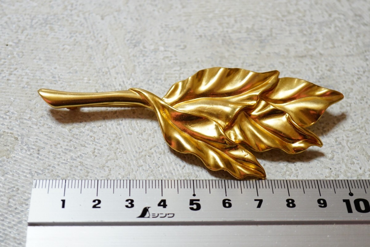 613 KENZO/ケンゾー ゴールドカラー ブローチ ヴィンテージ ブランド アクセサリー アンティーク 海外製 装飾品の画像4