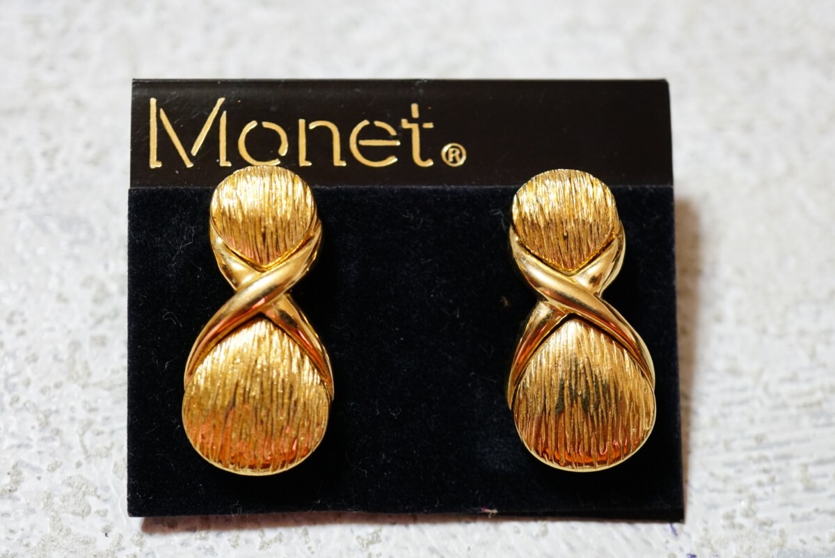 1961 モネ/MONET ゴールドカラー イヤリング 海外製 ブランド ヴィンテージ アクセサリー アンティーク 耳飾り 装飾品_画像1