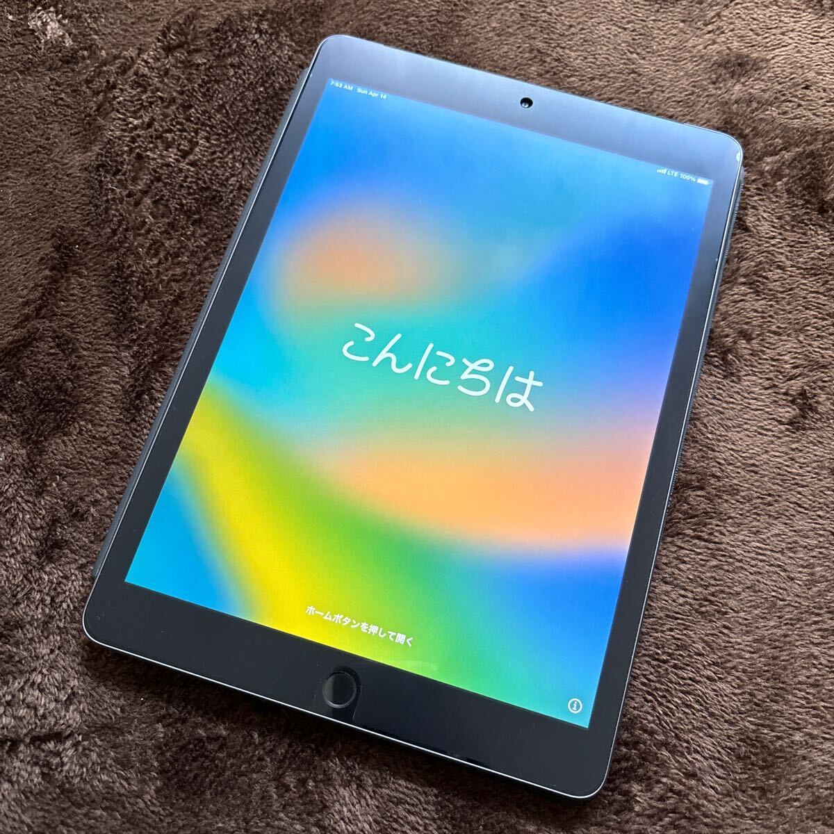 美品 初期化済み Apple iPad 第7世代 128GB Wi-Fi+Cellular モデル スペースグレイ 元箱・充電器付属の画像2