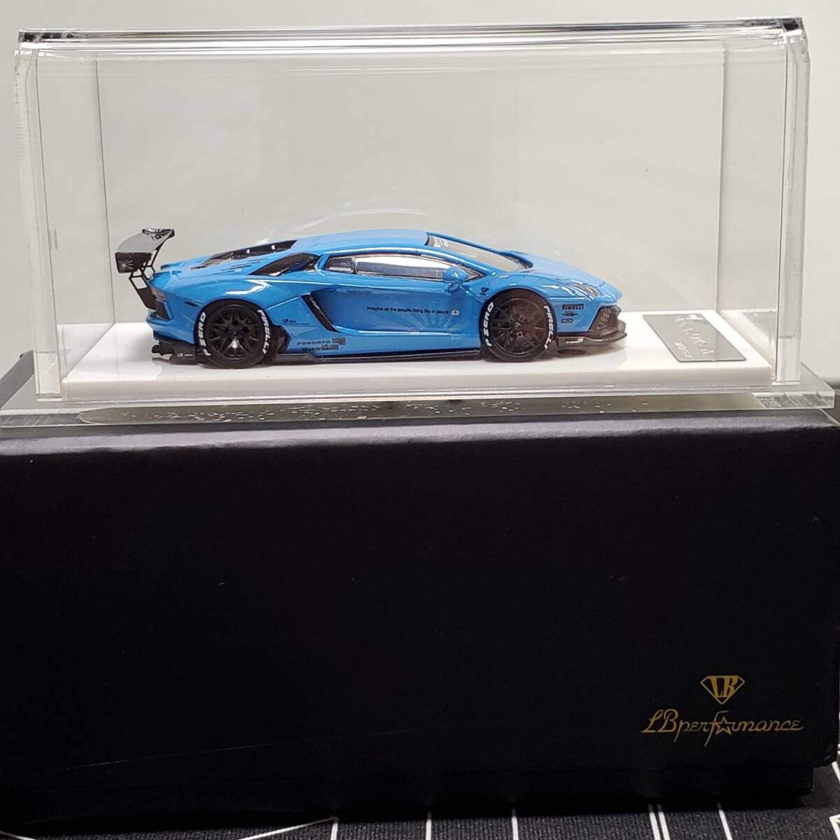 ミニカー自動車リバティーウォーク LB-WORKS ランボルギーニ アヴェンタドール LP700 （1/64スケールモデル）の画像5