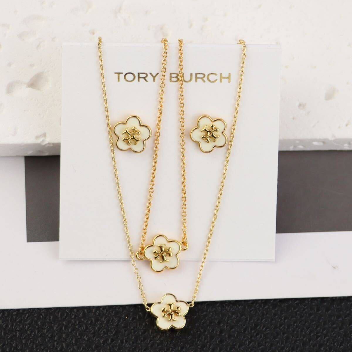 新品未使用　Tory Burch トリーバーチ キラ エナメル フラワー ネックレス　　ホワイト_画像4