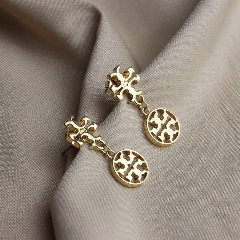 新品未使用 TB054 Tory Burch トリーバーチ 定番 ロゴ ピアス ゴールドの画像6