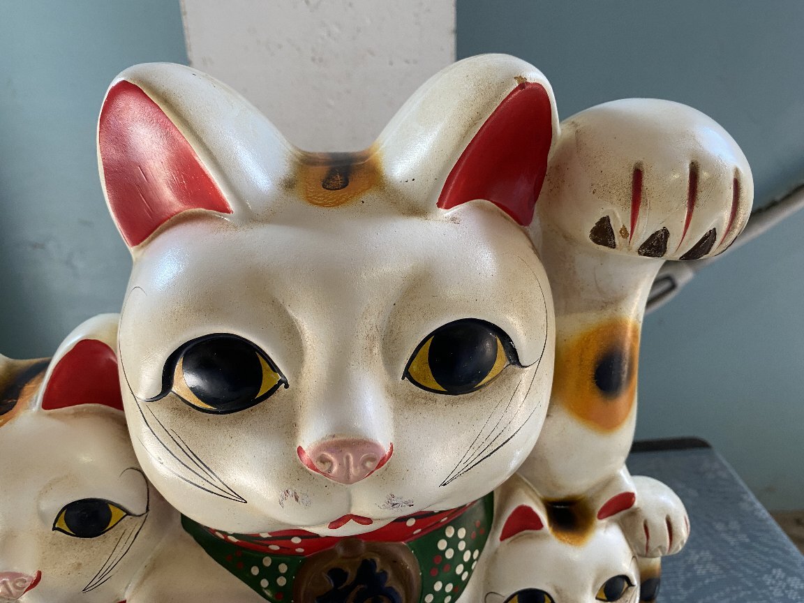 Yahoo!オークション - 招き猫 三匹 まねきねこ 3匹猫 陶器 貯金 Yahoo!オークション - 招き猫 三匹 まねきねこ 3匹猫 陶器 貯金