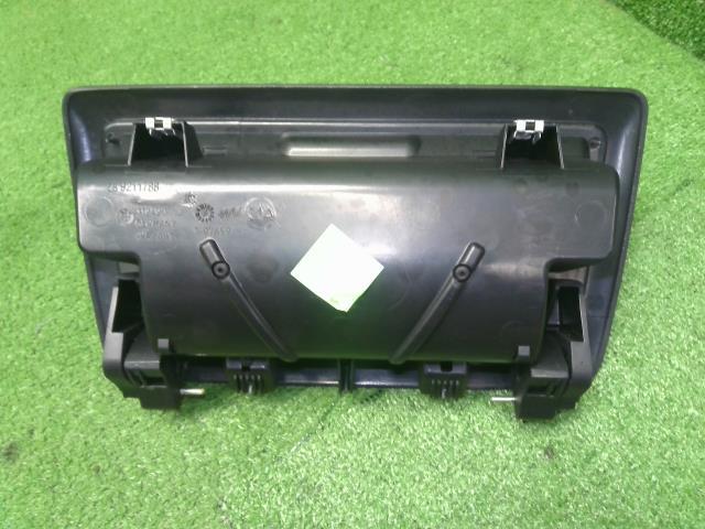 BMW 1 series LBA-UE16 center small articles go in our company product number 230159