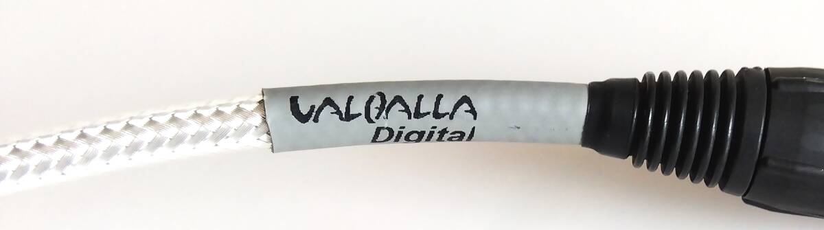 NORDOST Valhalla AES/EBUデジタルケーブル 1.1m。(現行Valhalla2は55.8万円) ESOTERIC/UX-1とAccuphase/DG-48間に使用。XLR-RCA.Adapt付の画像3