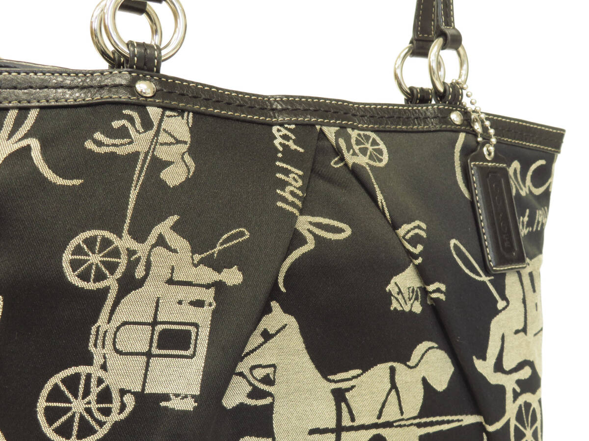 17130 美品 COACH コーチ ホースアンドキャリッジ 馬車柄 S金具 キャンバス×レザー ジップ 肩掛け トートバッグ ショルダーバッグ 鞄 黒の画像2