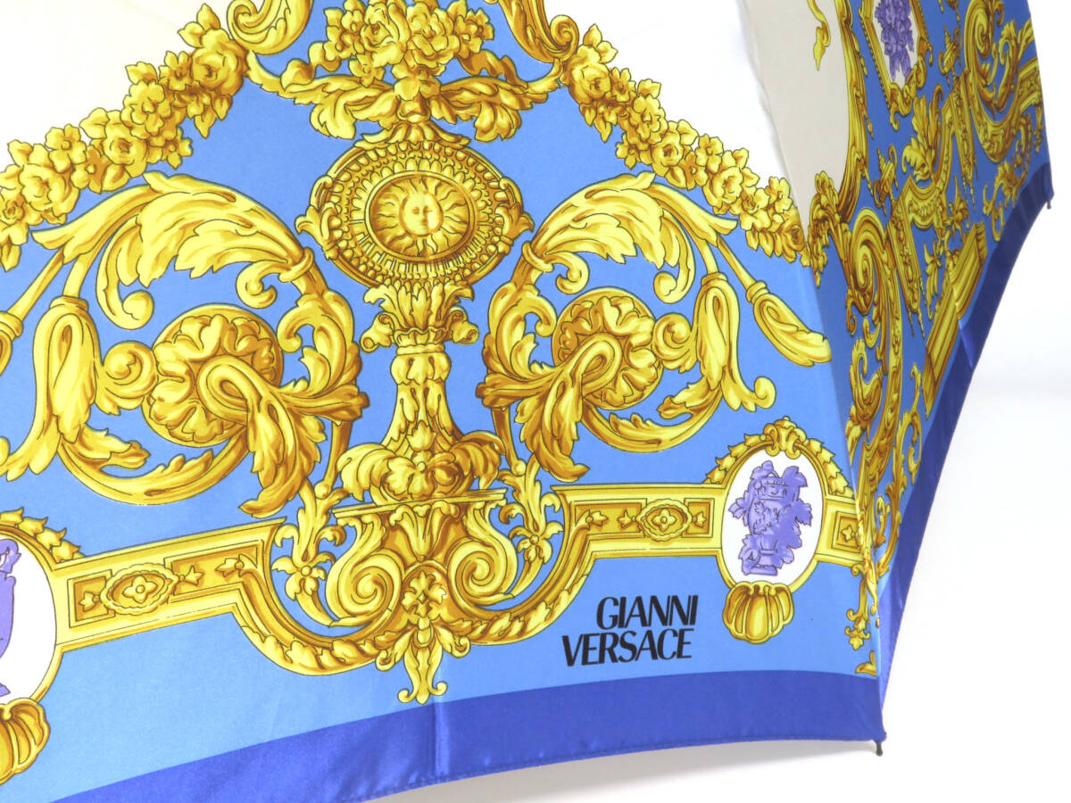 17422 新品未使用 GIANNI VERSACE ジャンニヴェルサーチ アンティーク スカーフ柄 折りたたみ傘 かさ アイボリー×青系マルチ ヴィンテージの画像3