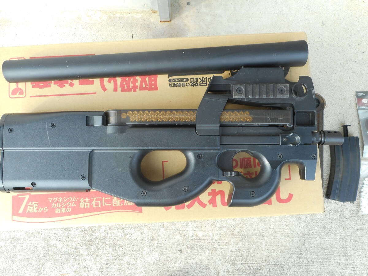 電動ガン　P90　CAL5.7×28　_画像2