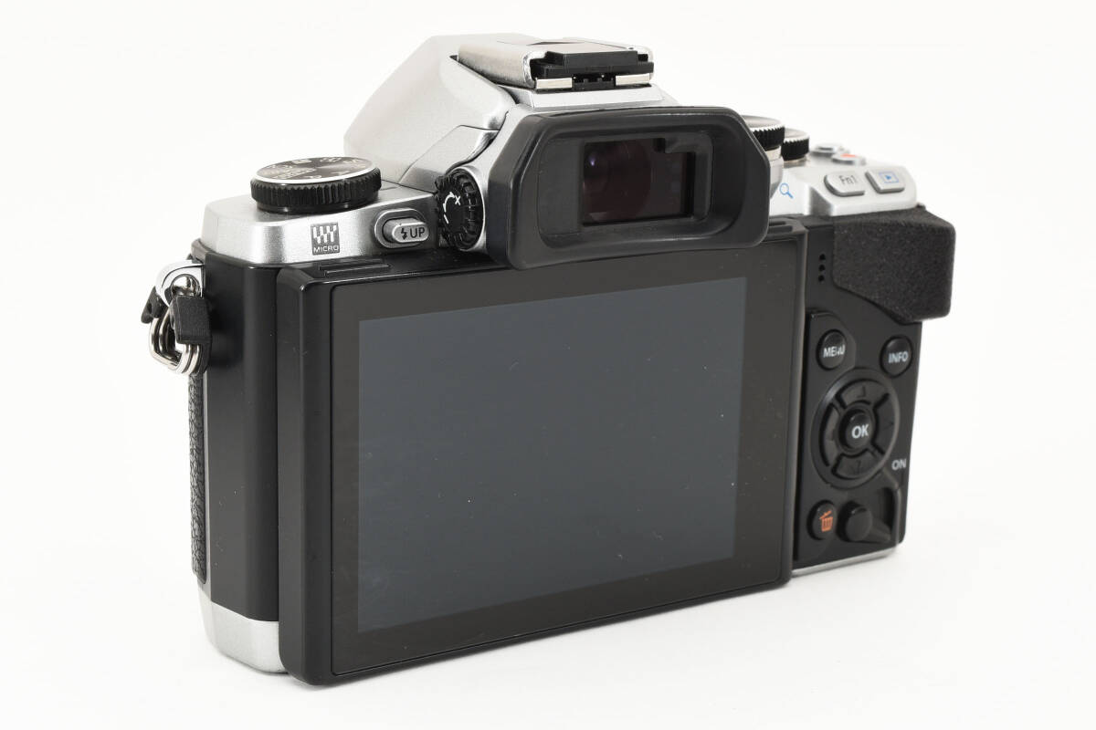 【完動美品】 オリンパス OLYMPUS OM-D E-M10 ボディ シルバー 付属品多数の画像4