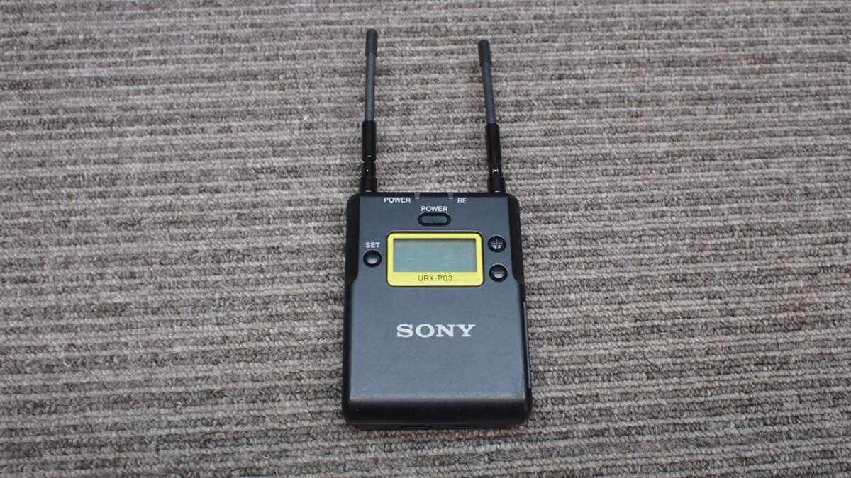 ▲こ 4-62 SONY ポータブルダイバーシティーチューナー URX-P03 ワイヤレスマイク 送信機 受信機 無線 通電確認済み 現状品の画像1