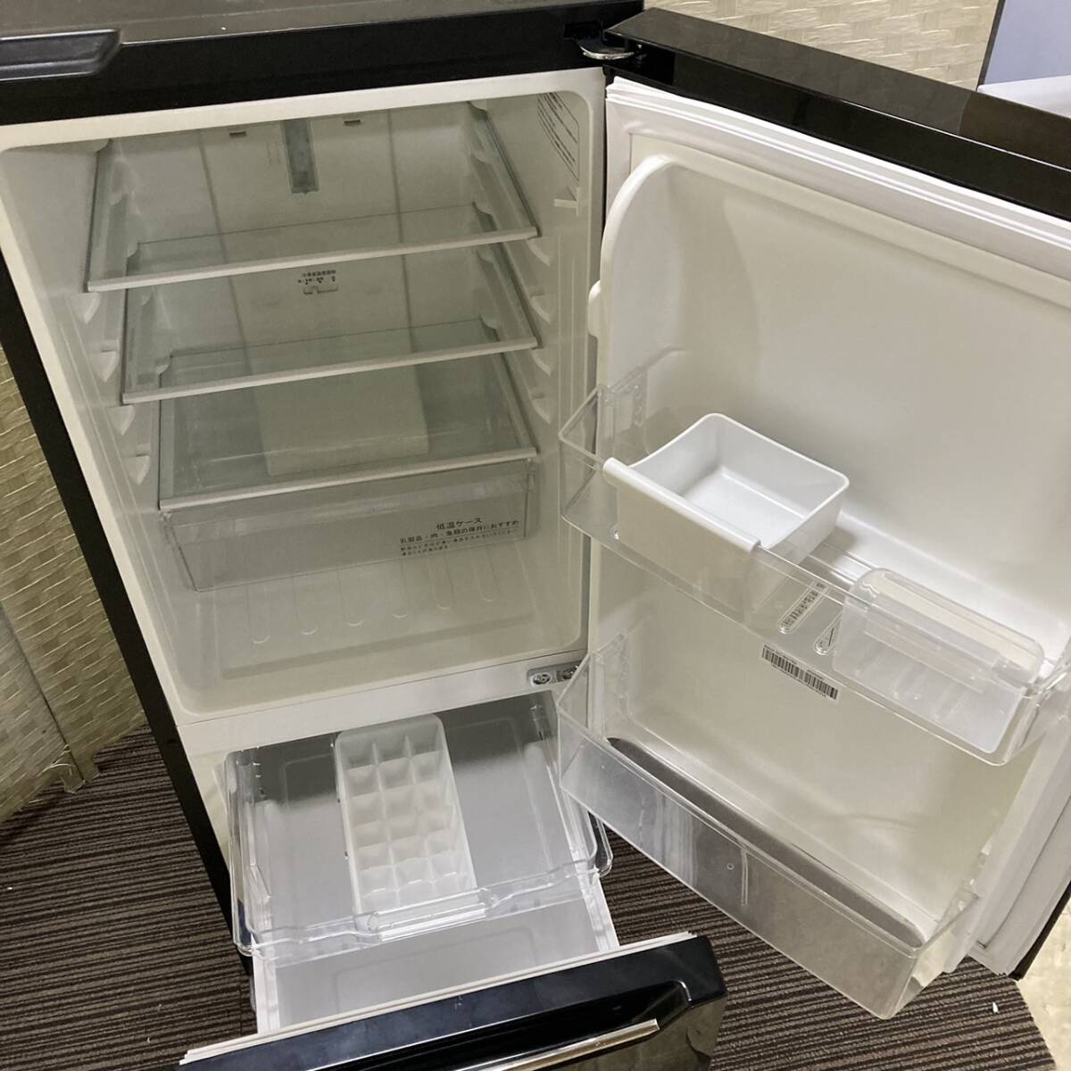送料無料!!Hisense ハイセンス 2ドア冷蔵庫 HR-D15AB パールブラック 右開き 150L 冷凍冷蔵庫 一人暮らし 動作品 2017年製/041-14の画像2