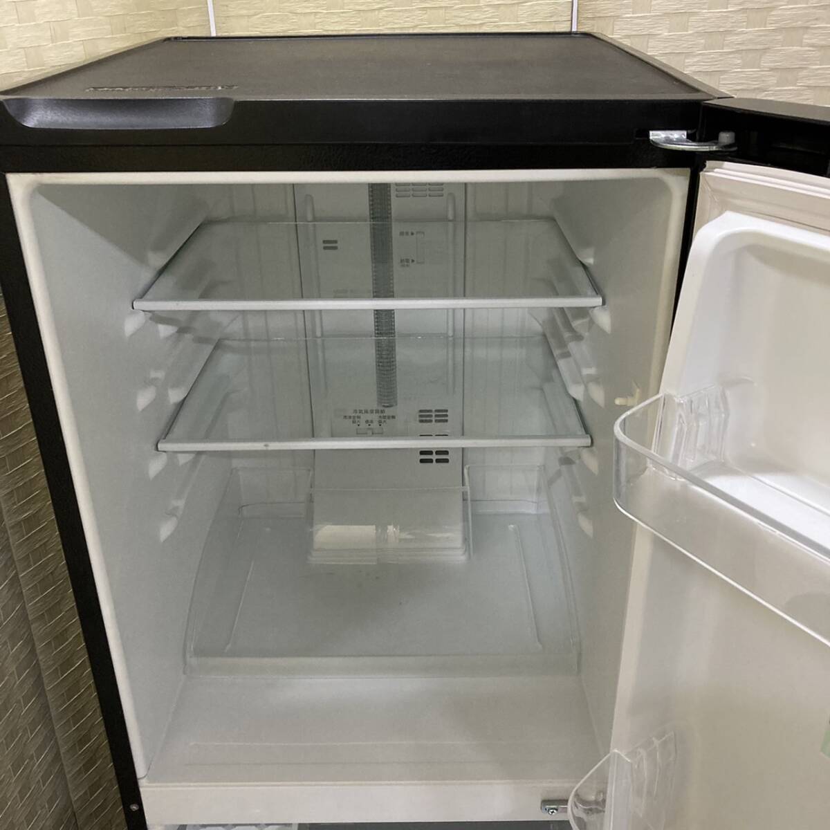 送料無料!!Panasonic パナソニック 138L ノンフロン冷凍冷蔵庫 NR-BW14AC-K 2ドア冷蔵庫 黒 ブラック 動作品 2018年製/041-16の画像3
