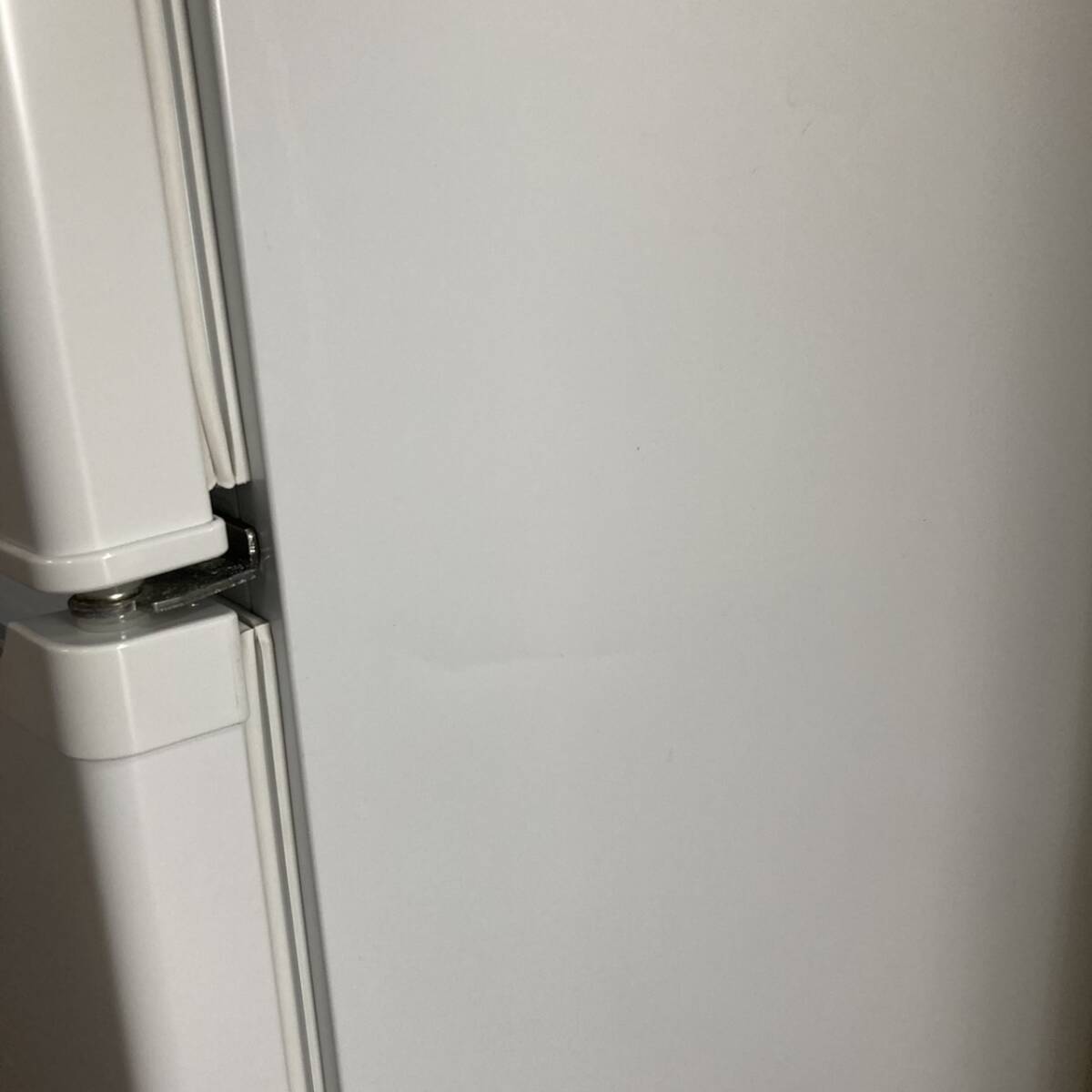 送料無料!!IRIS OHYAMA アイリスオーヤマ 90L 冷凍冷蔵庫 IRR-A09TW-W 2ドア冷蔵庫 右開き 一人暮らし ホワイト 動作品 2019年製/041-28の画像8