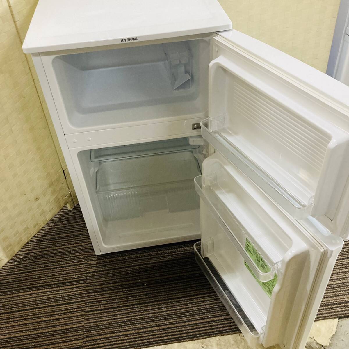 送料無料!!IRIS OHYAMA アイリスオーヤマ 90L 冷凍冷蔵庫 IRR-A09TW-W 2ドア冷蔵庫 右開き 一人暮らし ホワイト 動作品 2019年製/041-28の画像2