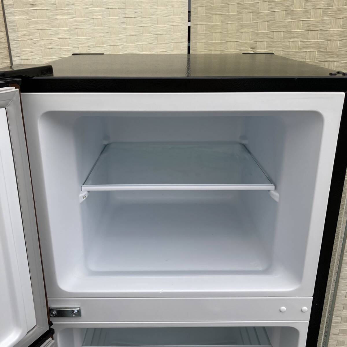 送料無料!!TOHOTAIYO 118L 冷凍冷蔵庫 TH-118L2-WD 2ドア 木目調 動作品 2020年製/043-05の画像3