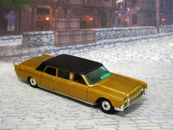 【中古ミニカー】CORGIY TOYS / コーギー：LINCOLN CONTINENTAL / リンカーン コンチネンタル リムジン：ゴールド：1/43：英国製：当時物の画像1