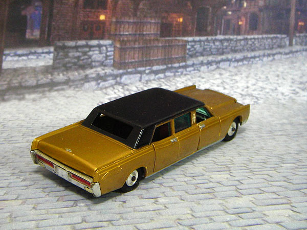 【中古ミニカー】CORGIY TOYS / コーギー：LINCOLN CONTINENTAL / リンカーン コンチネンタル リムジン：ゴールド：1/43：英国製：当時物の画像3